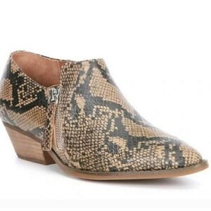 Chelsea & Violet Ava Snake Print Booties leather side zip size 7.5